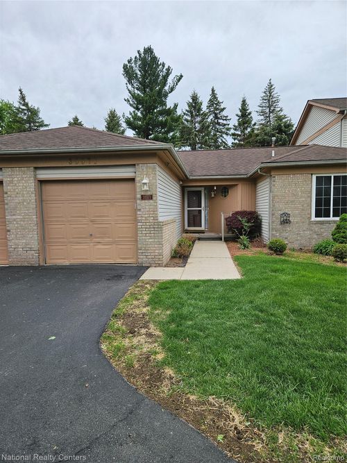 35571 Pheasant Ln, Westland, MI, 48185-6689 | Card Image
