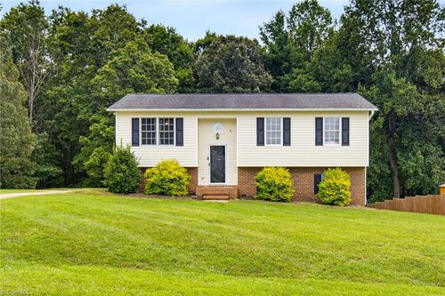 194 Woodbridge Dr, Mount Airy, NC, 27030-7546 | Card Image