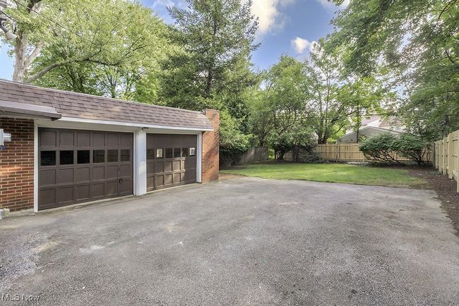Garage with a yard | Image 46