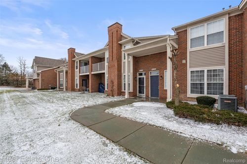 48436 Maplehurst Dr, Shelby Twp, MI, 48317-6400 | Card Image