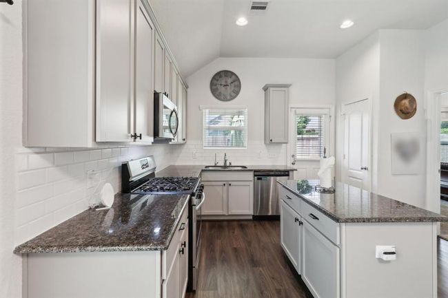 40543 Berylline Ln, House other with 3 bedrooms, 2 bathrooms and 2 parking in Magnolia TX | Image 10