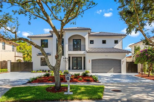 8946 Nw 176th Ln, Hialeah, FL, 33018-6672 | Card Image