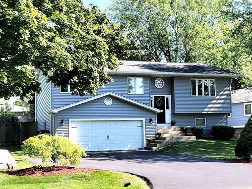 205 Countryside Ln, Lindenhurst, IL, 60046-9236 | Card Image