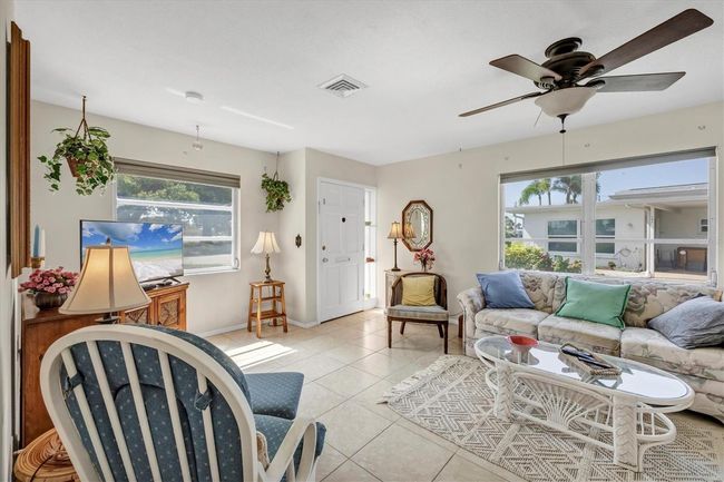 1060 - 1060 Cockrill St, House other with 2 bedrooms, 2 bathrooms and null parking in VENICE FL | Image 5