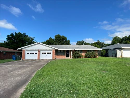 912 S Thompson Ave, Cushing, OK, 74023-4405 | Card Image