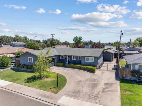 556 Del Rio Circle, Oakdale, CA, 95361 | Card Image