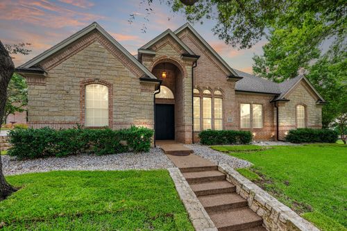 8200 Fenwick Dr, North Richland Hills, TX, 76182-8648 | Card Image