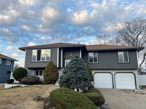 5 Farmstead Rd, Commack, NY, 11725-1505 | Card Image