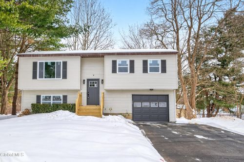 4 Royal Ct, Stillwater, NY, 12170-1201 | Card Image