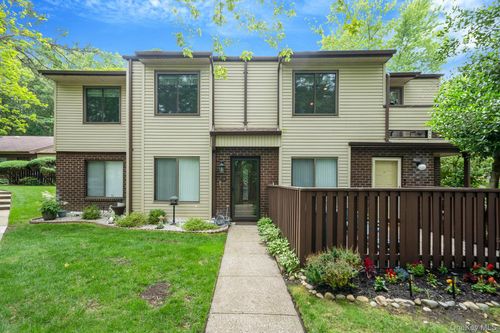 124-124 Birchwood Rd, Coram, NY, 11727-3627 | Card Image