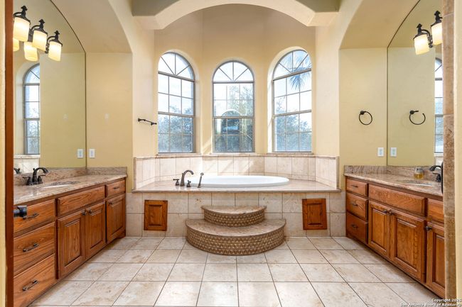 192 County Road 2812, House other with 5 bedrooms, 4 bathrooms and null parking in Mico TX | Image 21