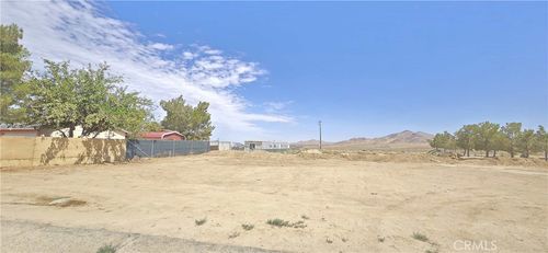 17900 Mossdale Avenue, Lancaster, CA, 93535 | Card Image