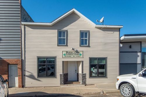 {{alt}} | Card Image