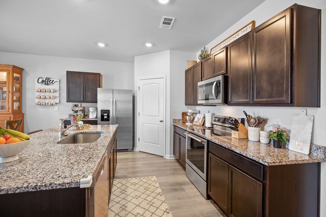 239 Harris Ln, House other with 4 bedrooms, 2 bathrooms and 2 parking in Baxter TN | Image 5