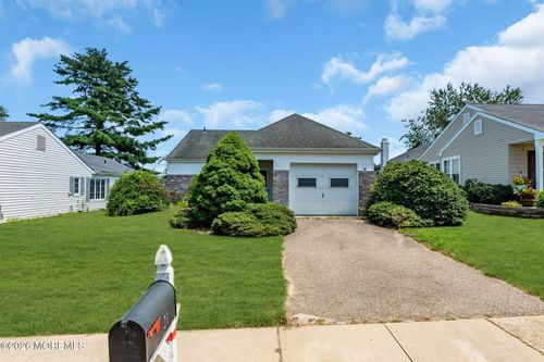 21 Woodstock Lane, Manchester, NJ, 08759 | Card Image