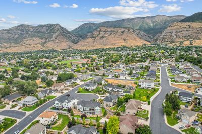 Aerial view with a mountain view | Image 3