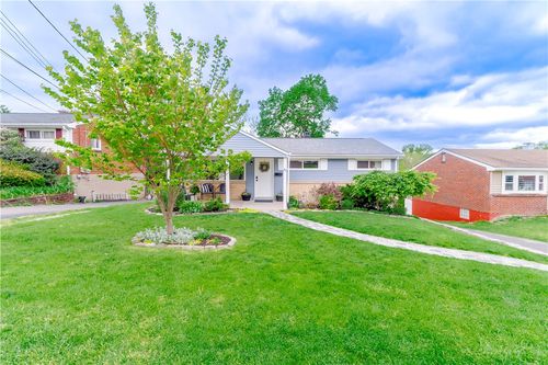 82 Claireview Dr, Carnegie, PA, 15106-3814 | Card Image