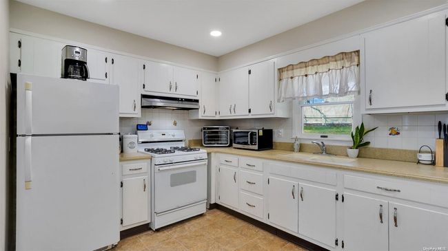 159 Ohls St, House other with 3 bedrooms, 1 bathrooms and null parking in Patchogue NY | Image 10