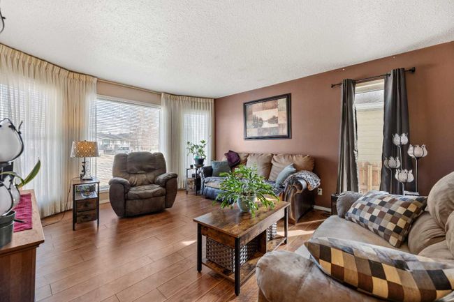 4521 Shannon Drive, Home with 2 bedrooms, 1 bathrooms and 6 parking in Olds AB | Image 3