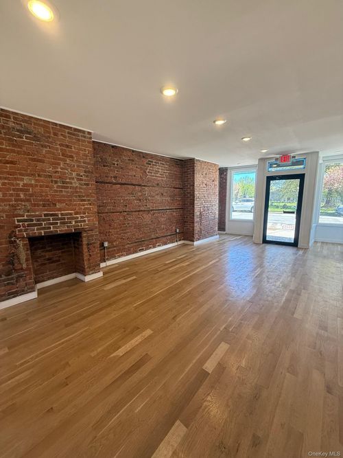 305 Liberty St, Newburgh, NY, 12550-3587 | Card Image