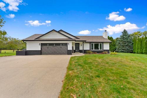 W310S2748 Wild Rose Ln, Waukesha, WI, 53188-9130 | Card Image