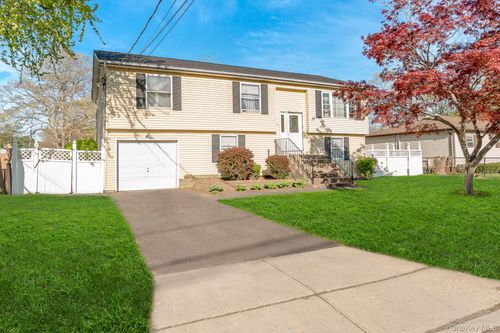 15 S 27th St, Wyandanch, NY, 11798-3705 | Card Image