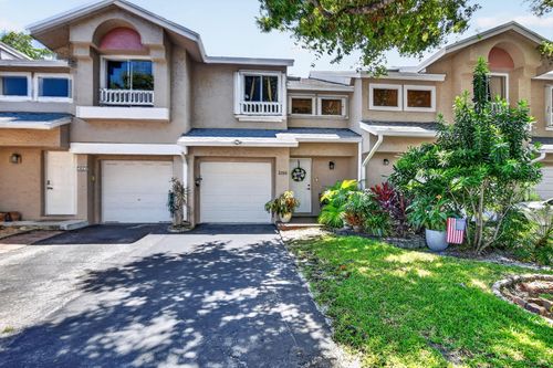 2260 Discovery Cir W, Deerfield Beach, FL, 33442-1037 | Card Image