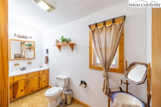 11 Lucky Lakes Rd, House other with 2 bedrooms, 3 bathrooms and null parking in Grassy Creek NC | Image 27