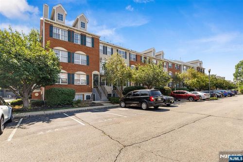 94 Callahan Ct, Newark, NJ, 07103-3154 | Card Image