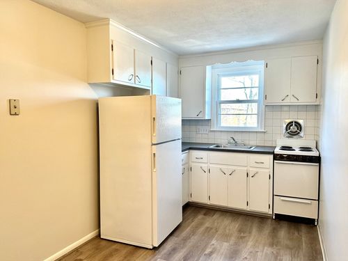 apt-1-206 High St, Waltham, MA, 02453-5829 | Card Image