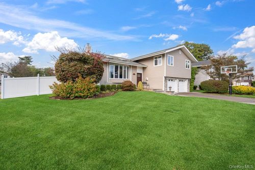 3 Fortune Ln, Jericho, NY, 11753-2314 | Card Image