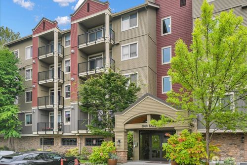 e-401-6800 132nd Pl Se, Newcastle, WA, 98059-9150 | Card Image