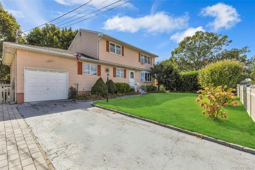 1208 America Ave, West Babylon, NY, 11704-4331 | Card Image