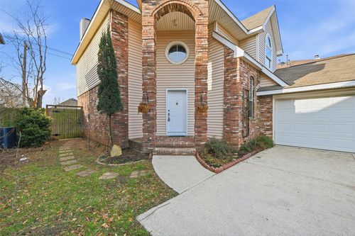 8852 Tyne Trl, Fort Worth, TX, 76118-7511 | Card Image