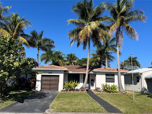 1111 Adams St, Hollywood, FL, 33019-1910 | Card Image