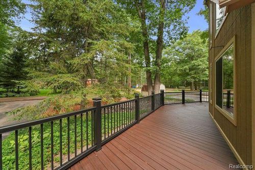 9210 High Rd, Roscommon, MI, 48653-8892 | Card Image