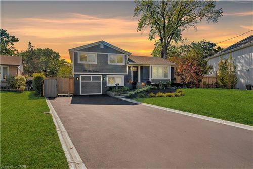 296 Kent Cres, Burlington, ON, L7L4T1 | Card Image