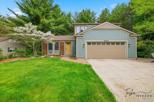 15849 Ryan Dr, Holland, MI, 49424-5550 | Card Image