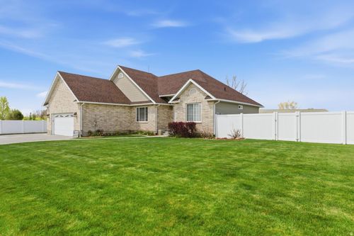 1075 Double Eagle Cir, Preston, ID, 83263-5394 | Card Image