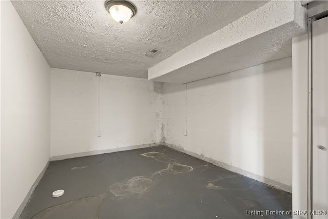1110 W Helton Rd, Home with 3 bedrooms, 3 bathrooms and null parking in Scottsburg IN | Image 55