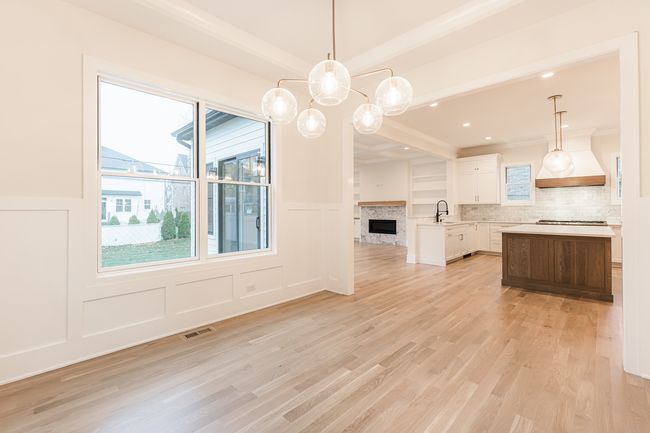 dining area | Image 16