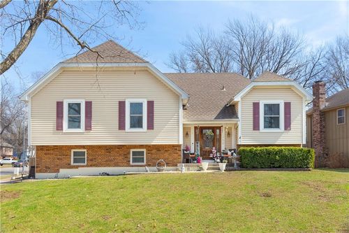 1802 S Arrowhead Dr, Olathe, KS, 66062-2912 | Card Image