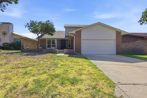 8782 Marilyn Dr, Frisco, TX, 75033-2526 | Card Image