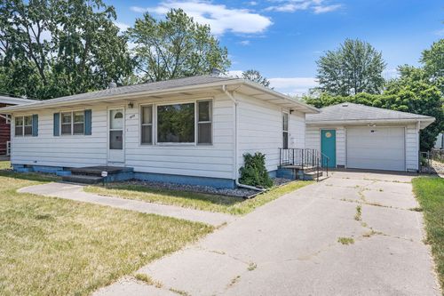 1975 Southwood Ave, Norton Shores, MI, 49441-3725 | Card Image