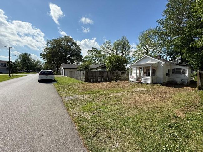 View of yard with driveway | Image 18