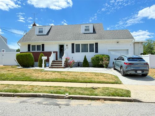 101 Sagamore St, Freeport, NY, 11520-1711 | Card Image