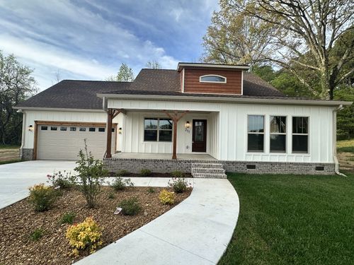 211 Majestic Dr, Decherd, TN, 37324-4052 | Card Image