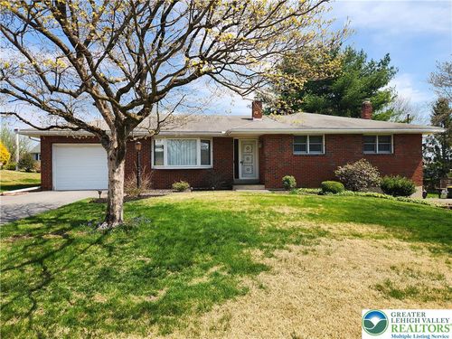 90 Porter Street, Nazareth Boro, PA, 18064 | Card Image