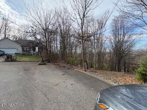 11207 Elm Crest Ln, Knoxville, TN, 37932-1477 | Card Image