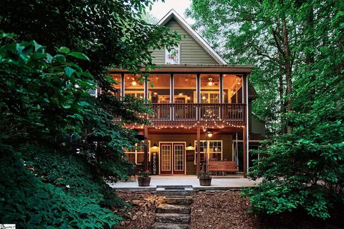 141 W Waters Edge Ln, West Union, SC, 29696-3624 | Card Image